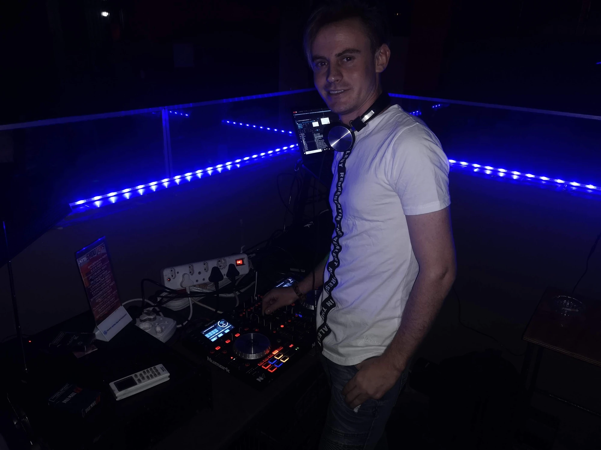DJ NINE SA performing